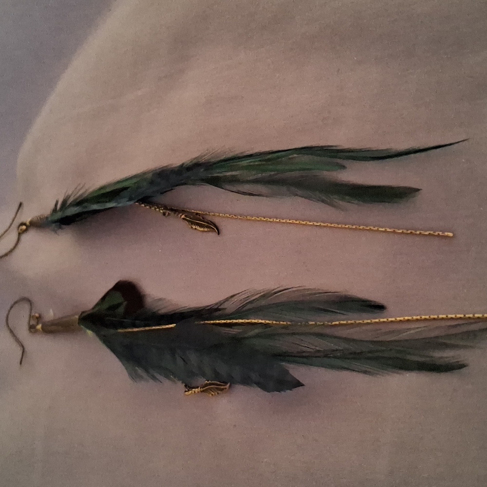 Elegant Vintage Feather Drop Earrings - Picture 4 of 7